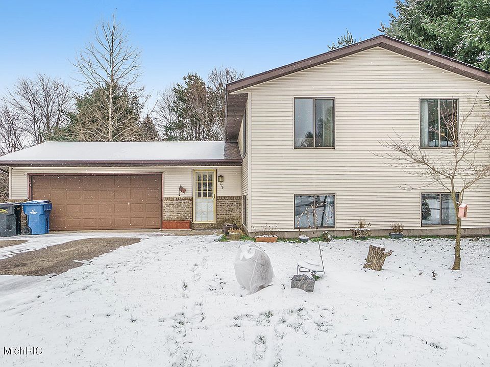 1st image of 779 Autumn Dr