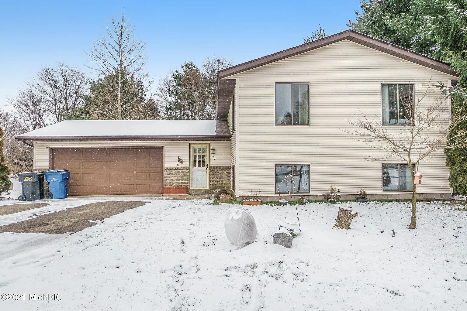 779 Autumn Dr photo 1