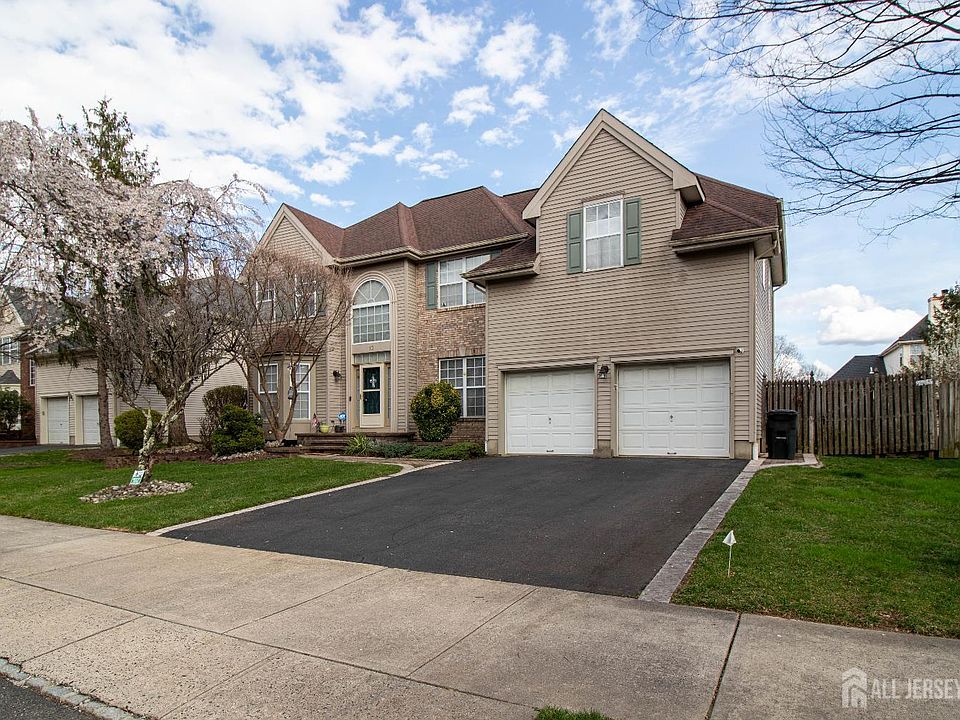 1st image of 10 Sequoia Dr