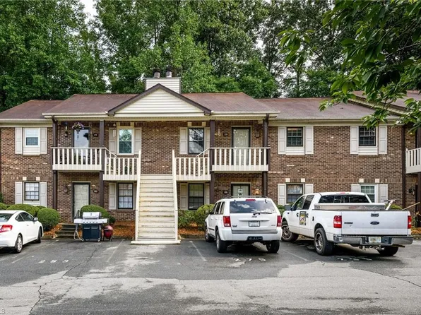 275 Olde Vineyard Ct, Winston Salem, NC 27104