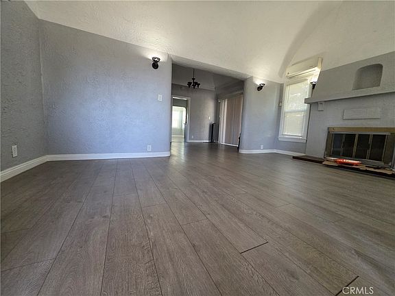 3rd image of 8939 Guess St