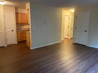 2619 NE Halsey St APT 4, Portland, OR 97232