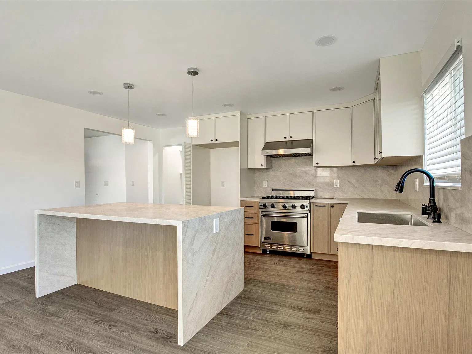3 bed, 1631 sqft, $4,200 — Photo 3