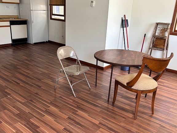 Living/dining area
