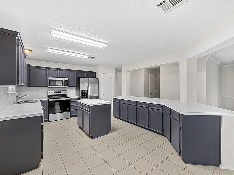 1005 Judy Ln — Photo 22