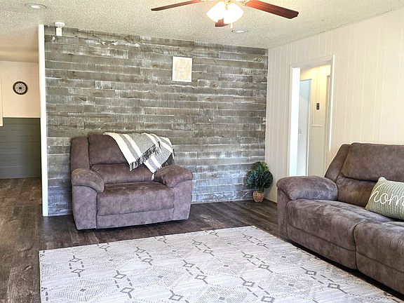 4th image of 3030 Brooks Dr