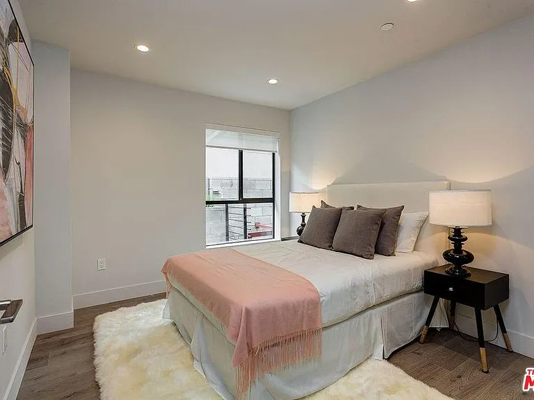 1306 N Orange Dr — Photo 8