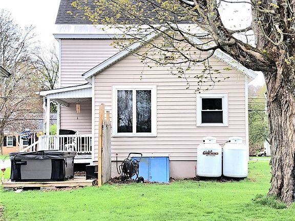 5th image of 2907 Main St