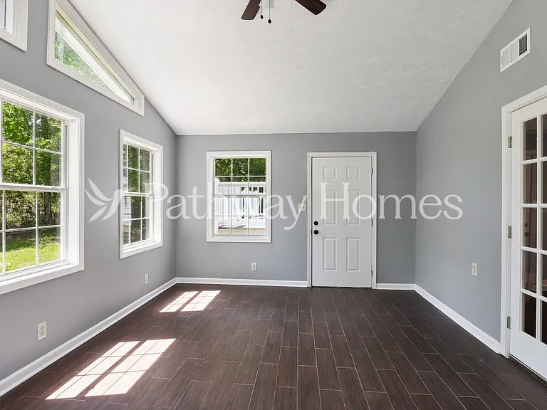 4254 Southvale Dr — Photo 16