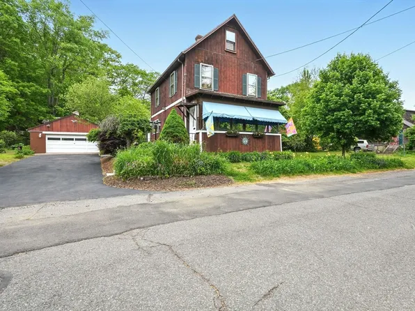 11 Fairlawn St, South Hadley, MA 01075