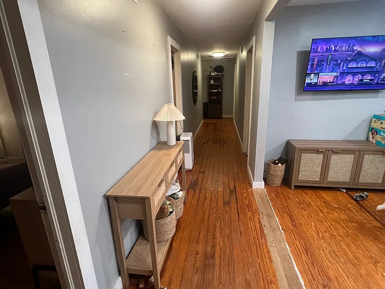 200 S Hughes St — Photo 3