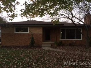 31020 Manhattan St, Saint Clair Shores, MI 48082