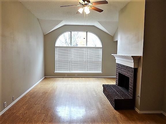 4th image of 1053 Highland Station Dr