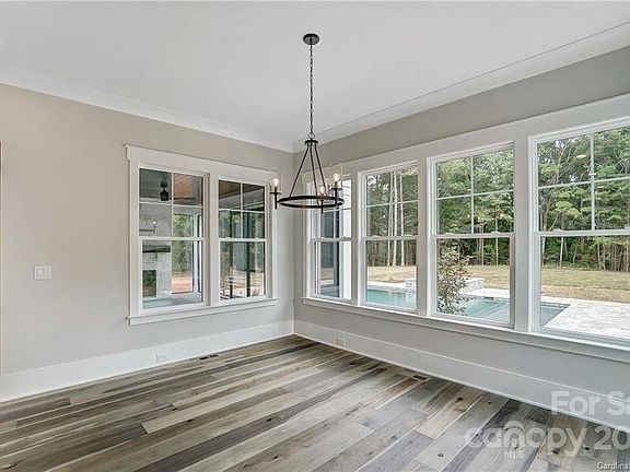 5th image of 7009 Oakview Ln
