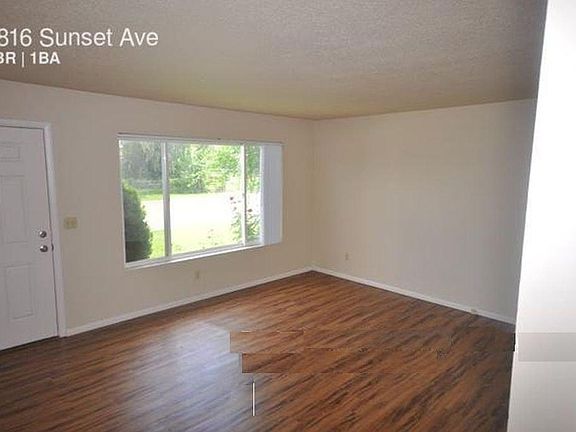 3rd image of 1816 Sunset Ave