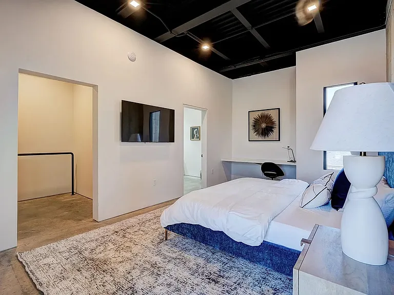 631 W California Ave — Photo 17