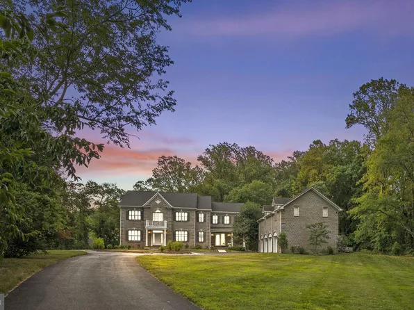 447 Springvale Rd, Great Falls, VA 22066