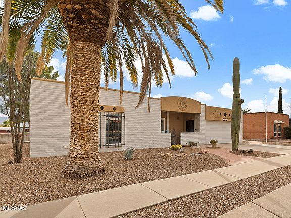 2nd image of 1631 S San Luis