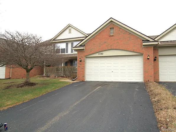 5942 Augusta Ln, Grand Blanc, MI 48439
