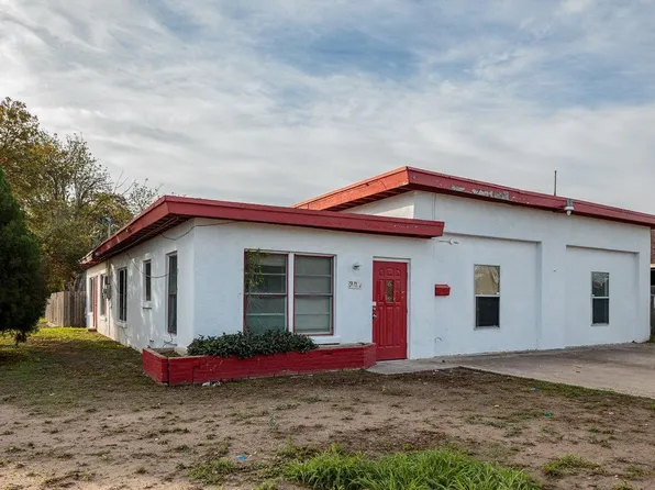 309 E 14th St, Del Rio, TX 78840