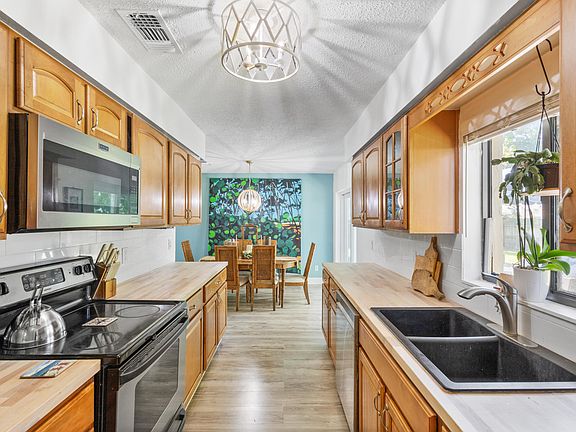 4th image of 1014 Stacy Ln