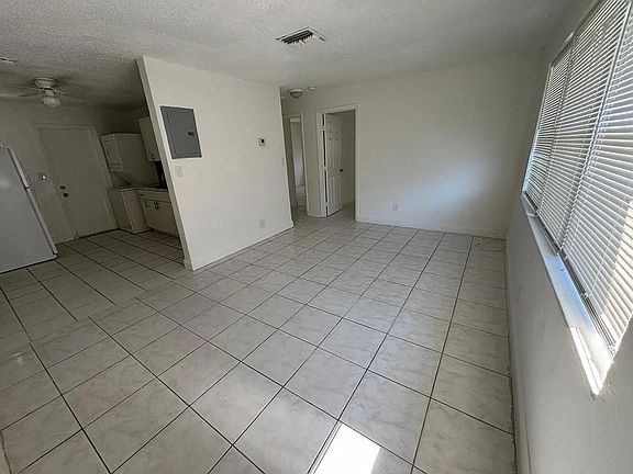 5th image of 2632 NW 18th St #2638
