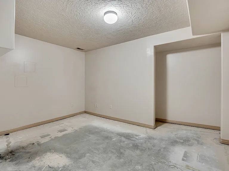 778 S 410 E — Photo 23