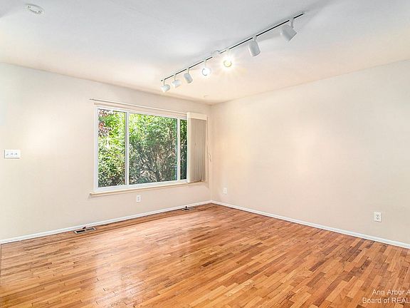 4th image of 612 Leona Dr