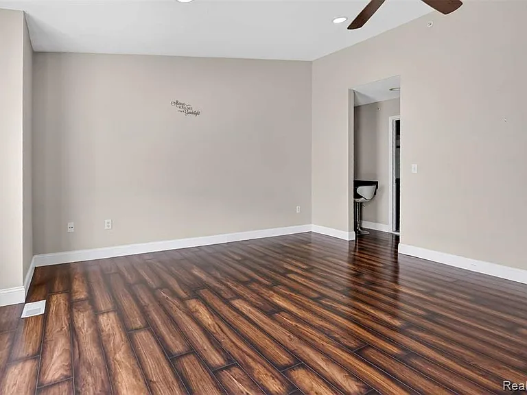 22680 Goddard Rd — Photo 26