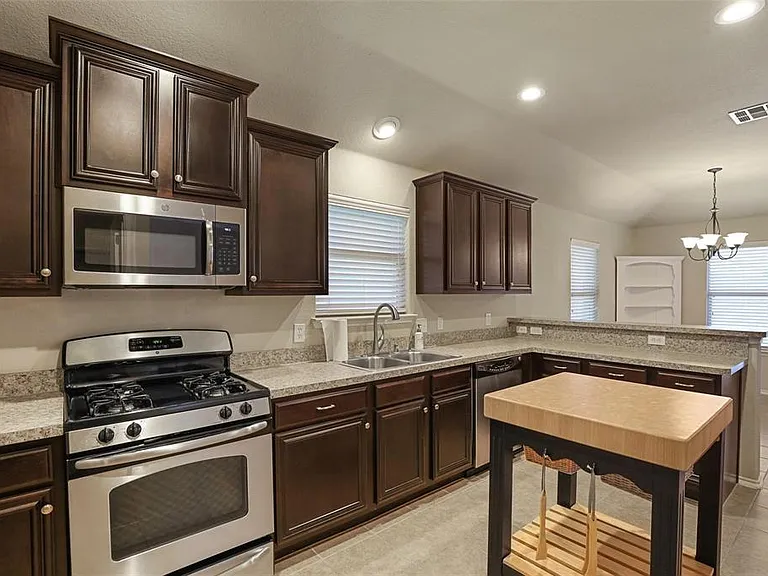 2404 Slalom Dr — Photo 10