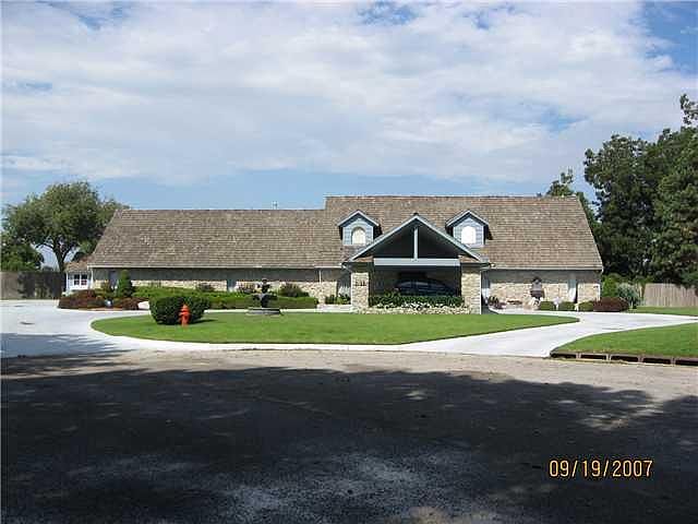 1st image of 3136 Lakeview Manor Dr