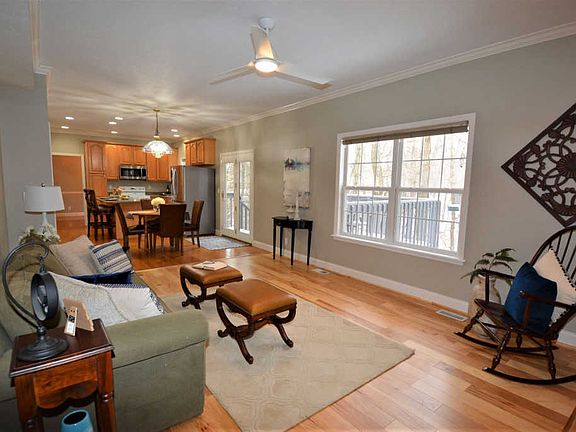 3rd image of 237 Hartman Ct