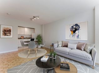 666 Ontario St #222, Toronto, ON M4X1N1
