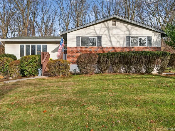 10 Fleetwood Avenue, Chestnut Ridge, NY 10977