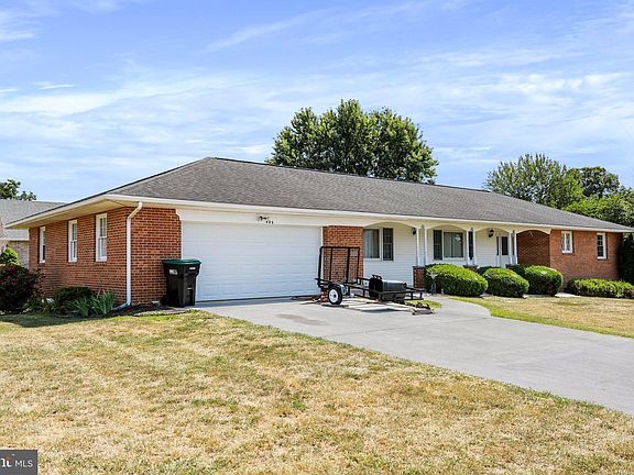 3rd image of 406 Epard Ln