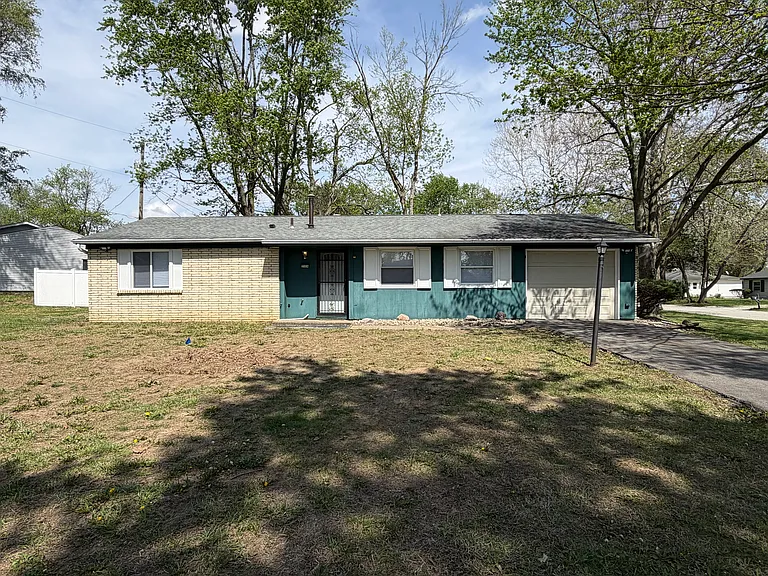 2504 Campbell Dr — Photo 1