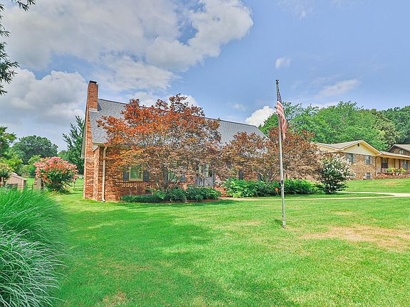 2nd image of 1509 Hillcrest Dr