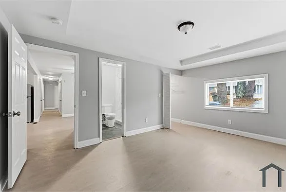 5 bed, 2500 sqft, $3,200 — Photo 3