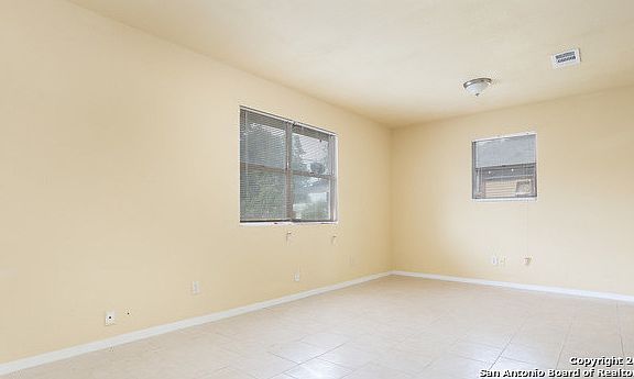 4th image of 433 W Wright Blvd