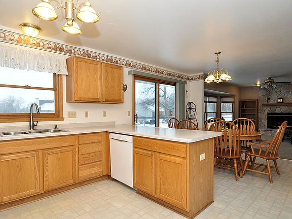 3rd image of 3635 E Northbrook Blvd