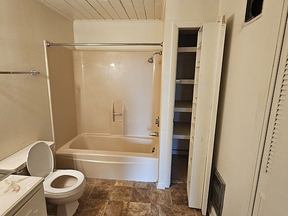 5th image of 2760 University Ave #60