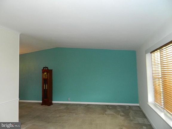2nd image of 2317 Oakmont St