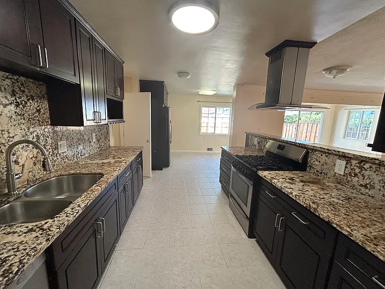 10394 Orange Ave — Photo 6