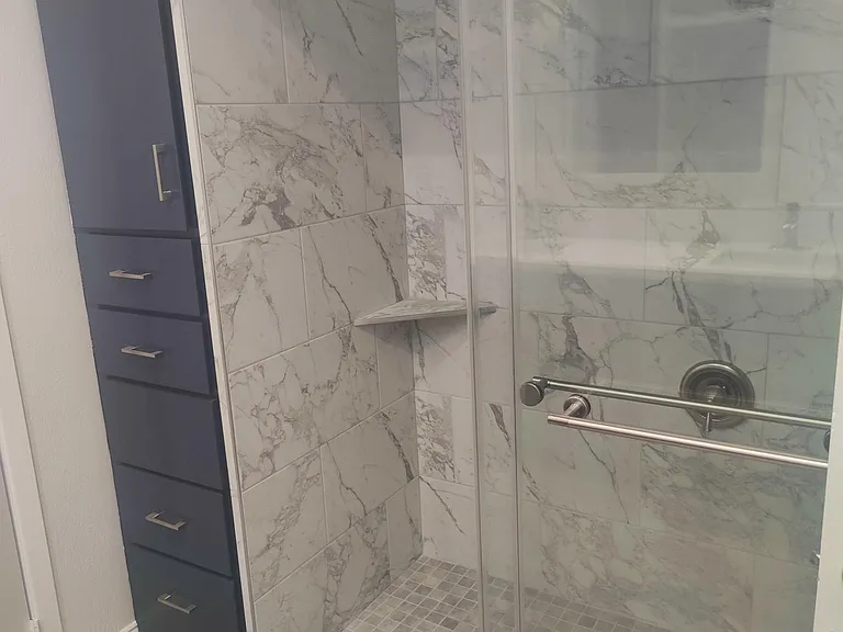 240 College Ct — Photo 3
