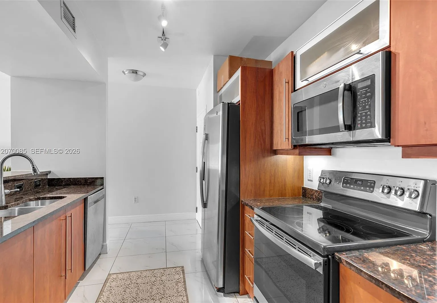 Toscano Condo — Photo 3