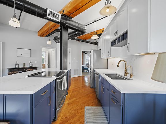 5th image of 6 Bay Road Unit 9