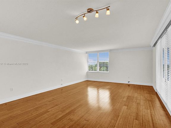 4th image of 888 Intracoastal Dr APT 5F