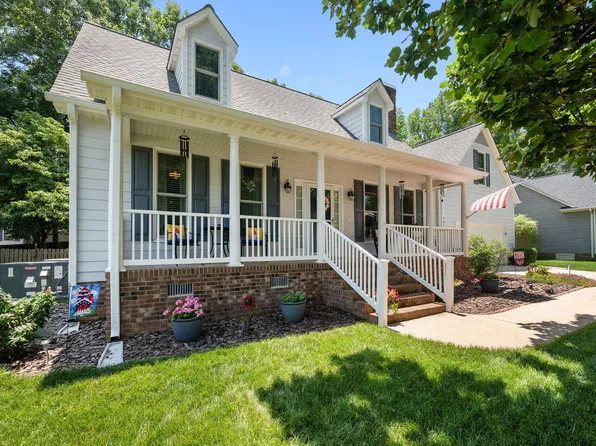 907 Stuart Dr, Mebane, NC 27302