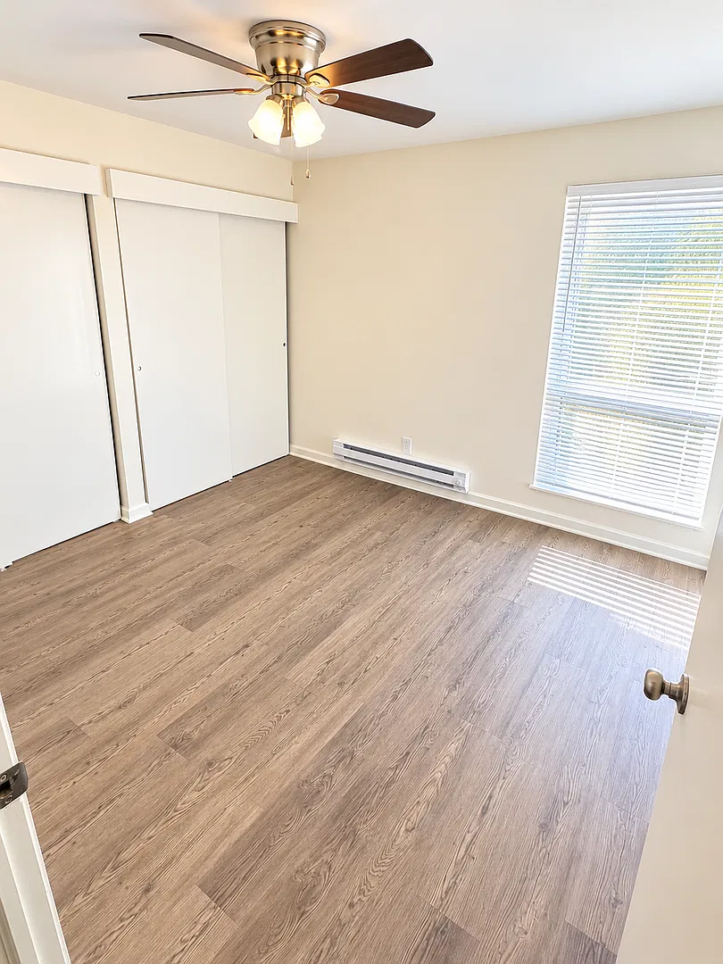 2406HI — Photo 2