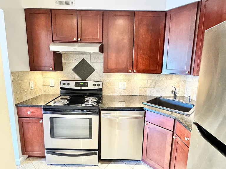 5212 E St SE #20 — Photo 5